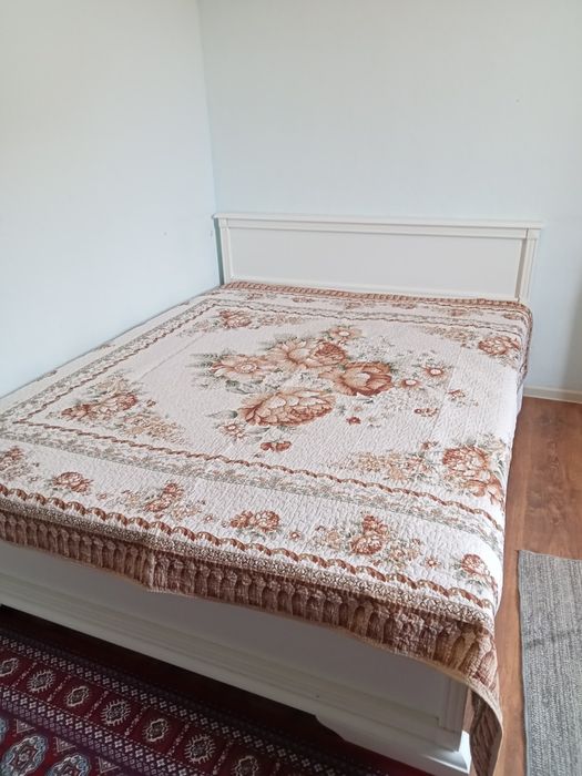 Кровать с матрасом, комод и тумба