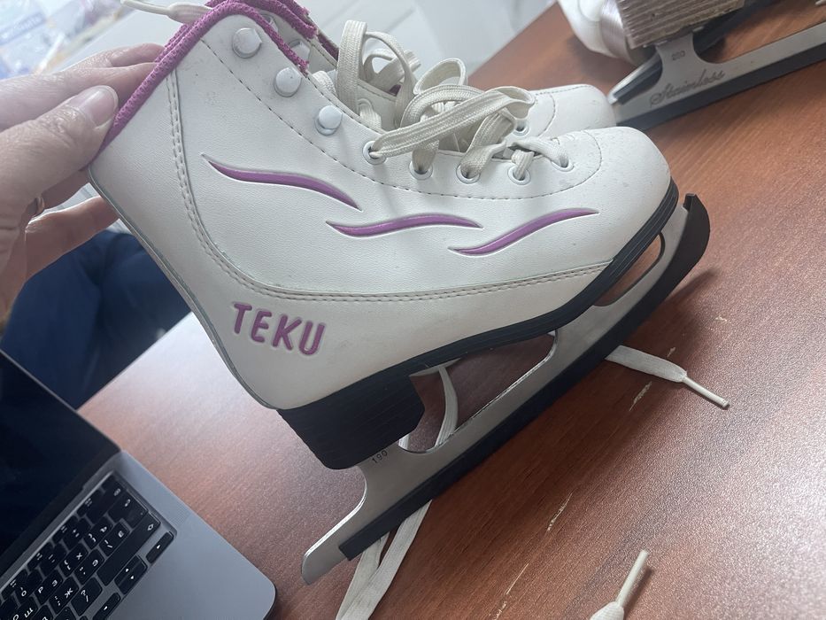 Коньки кожанные