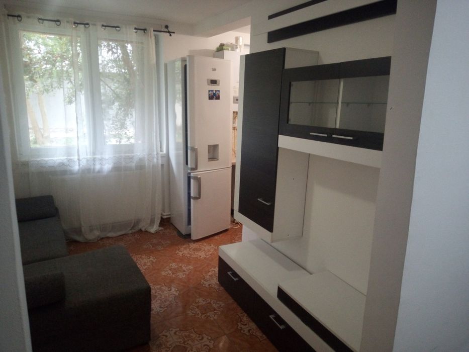 Închiriez apartament