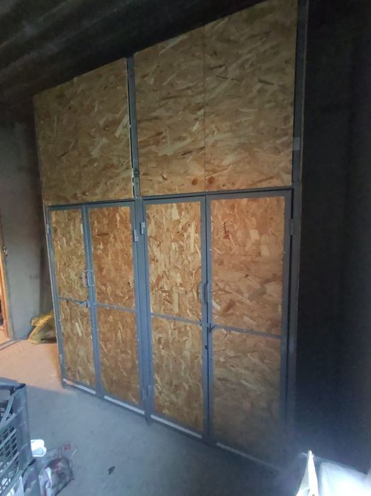 Dulap fier osb și pal  2,60 x 2,00 (nu este tabla) haine sau unelte de lucru