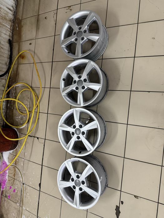Продам диски R16 AUDI оригинал