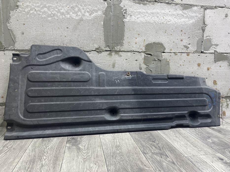 Защита двигателя на Фольксванег Гольф 4 с Германии.