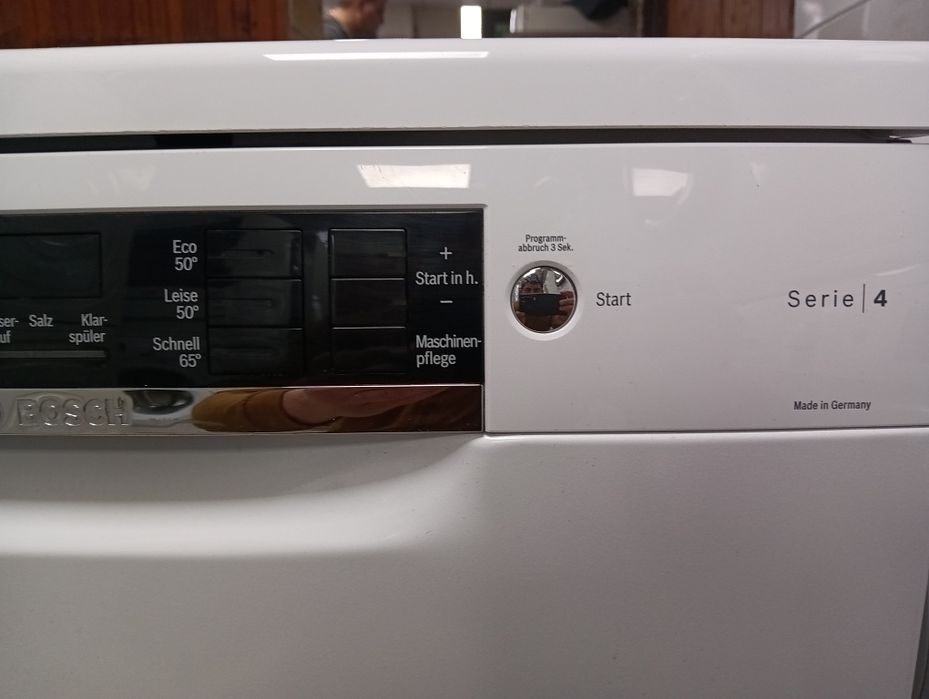 Свободно стояща съдомиялна Бош Bosch Serie 4  A+++ 60см 2години гаранц
