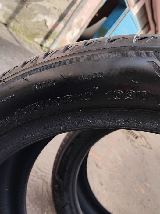 Vand 2 seturi anvelope Bridgestone cu două mărimi ptr.Bmw
