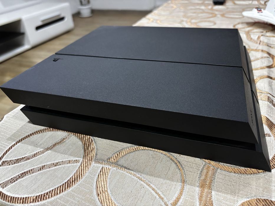 PlayStation 4 с джойстик