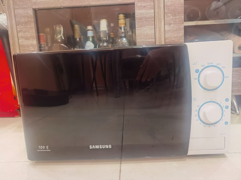 Микровълнова SAMSUNG ME711K