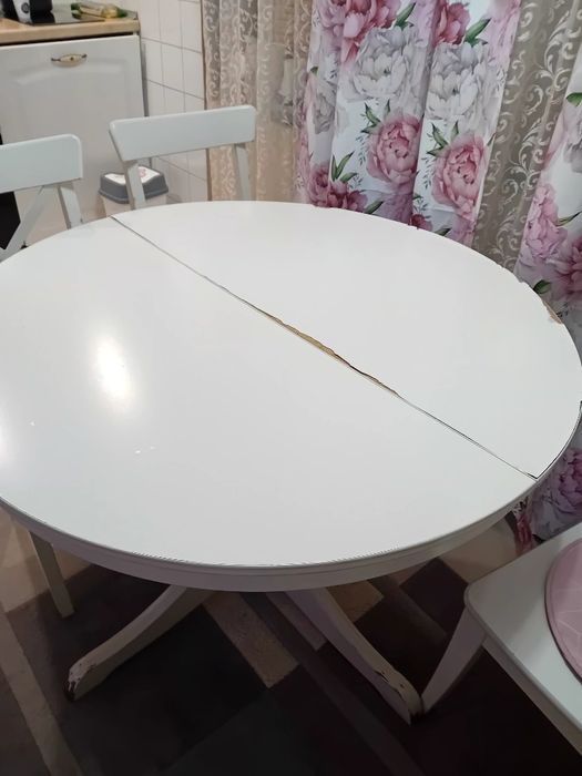 Трапеза маса за хранене която се разтяга