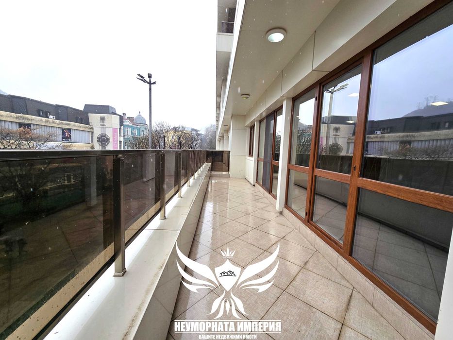 Под наем 107кв.м. на 4 етаж - зала за събития/помещение, офис студио, салон, ателие в град Асеновград топ център