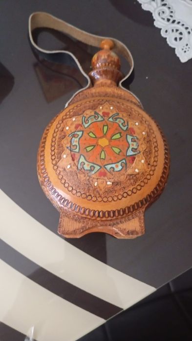 Vând pleosca decorata