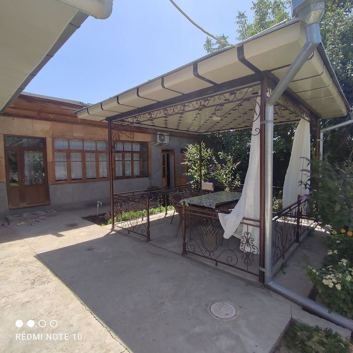 50 йилликда 8 сотохли 10 та хонали ҳовли, домга бартер бор