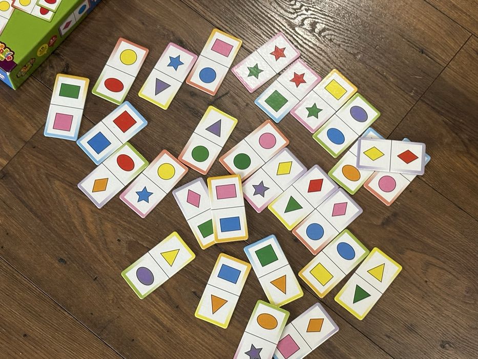 Thinkle Stars – Домино за цветове и форми (образователна игра)