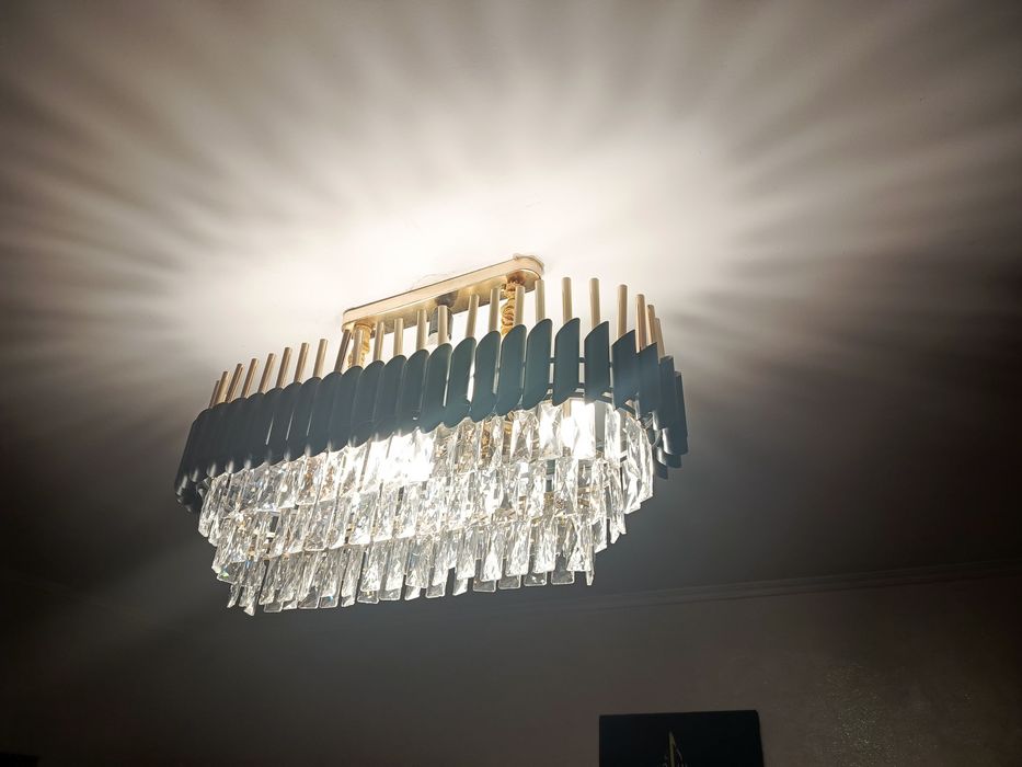 Срочно продам Люстру