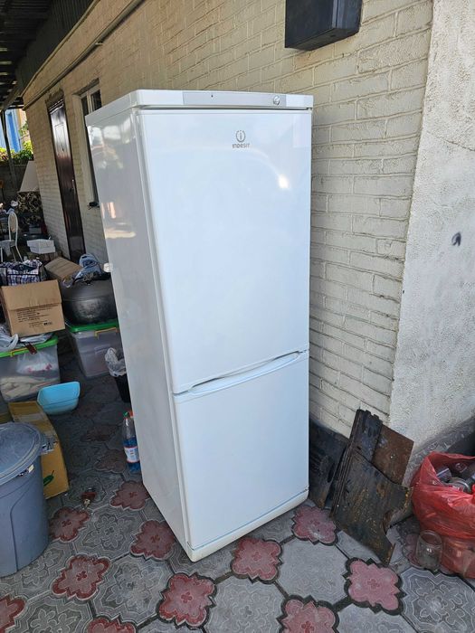 Холодильник Indesit ES 16 белый