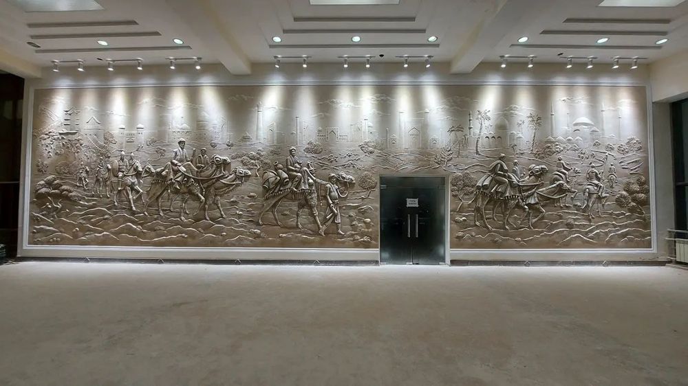 Rassom...Художник...Рассом...Борельеф.Роспись.Devorga rasm chizish.