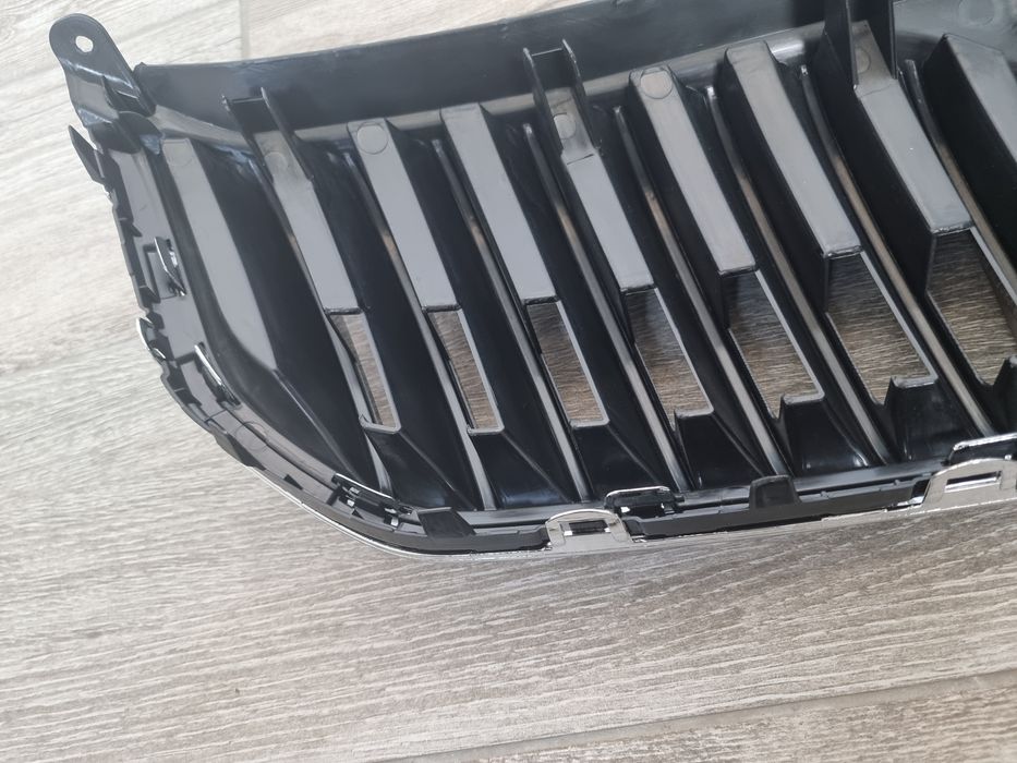 Grila cromata bara fata/ radiator / capota Skoda Superb 2 2008-2013