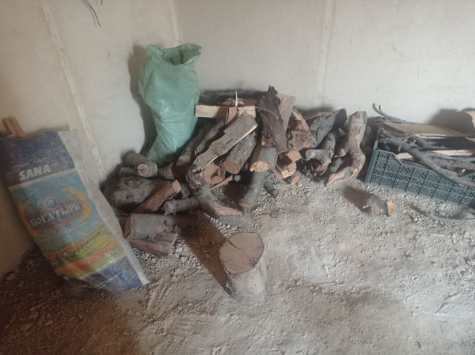 Sumalak halimga mevali daraxt oʻtinlari sotiladi.