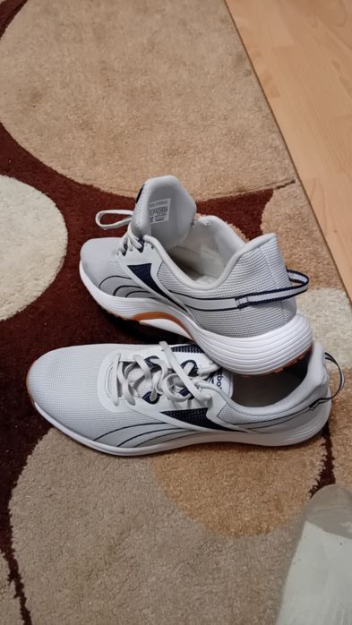 Продавам маратонки Reebok