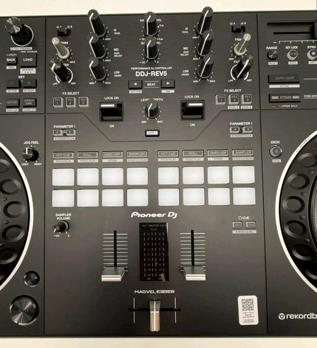 DDJ-REV5  Performance DJ Controller