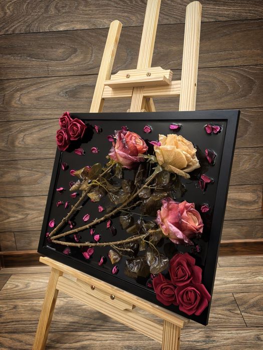 Ръчно изработени картини, заляти с епоксидна смола.