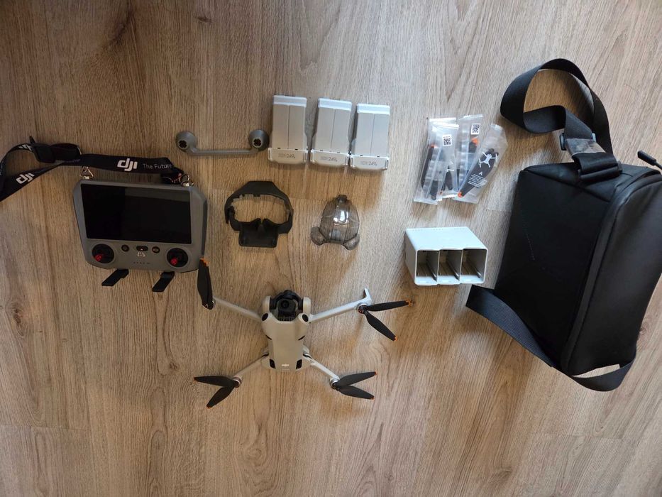 Дрон DJI Mini 4 Pro Fly More Combo
