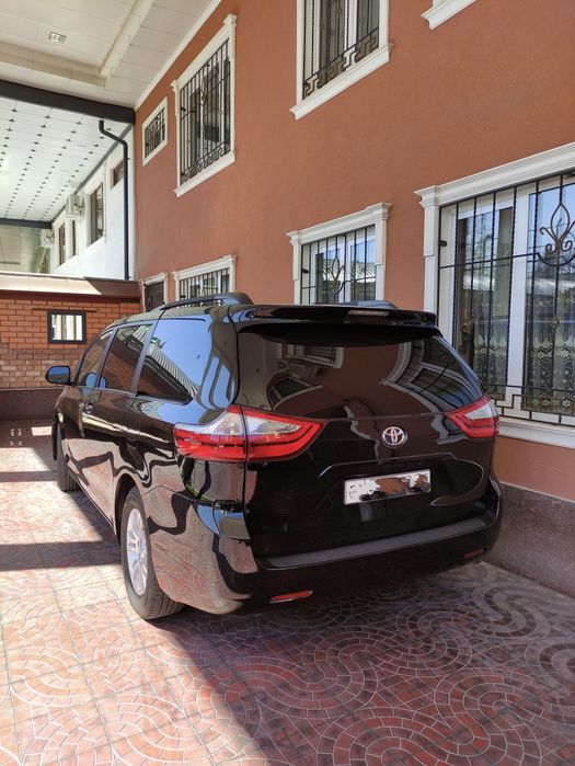 Toyota Sienna 7 мест семейный минивэн