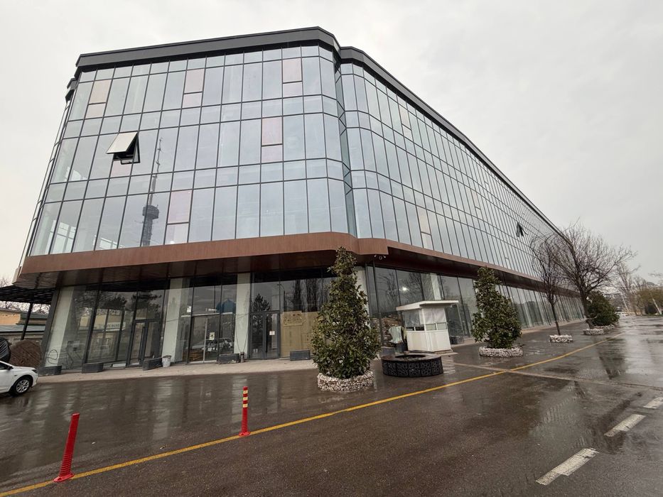 Хотира майдон Отдельно стоящее здание 35соток 23000кв.м срочно