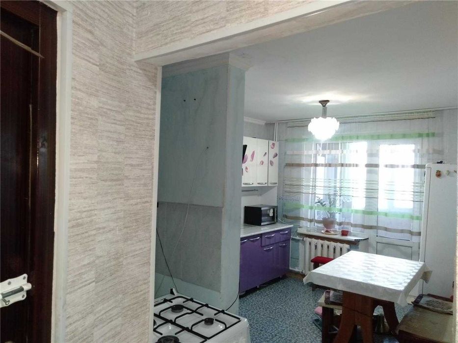 Продам 3 к квартиру на 8 мкр