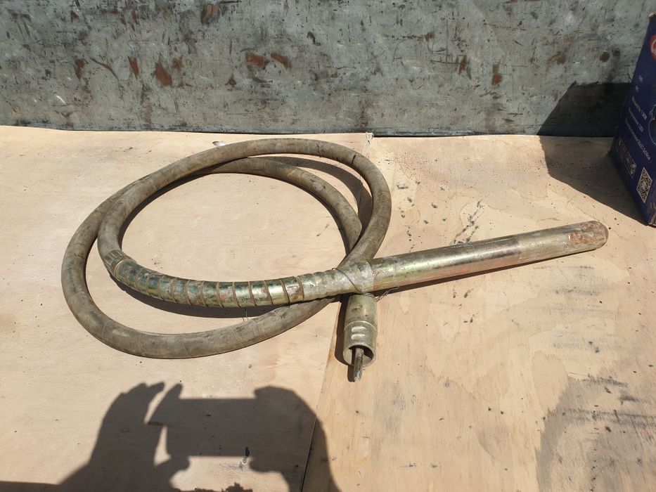 Строительный глубинный вибратор