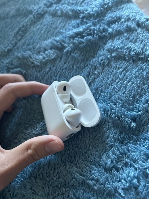 airpods 2 pro сломанная