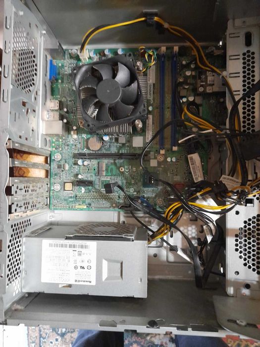 Продавам марково дъно сокет 1151 с процесор I3 7100