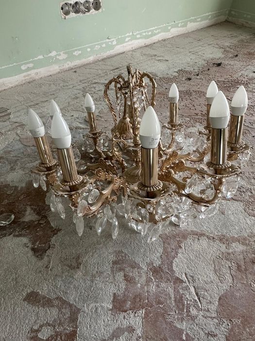 Продам люстру в хорошем состоянии