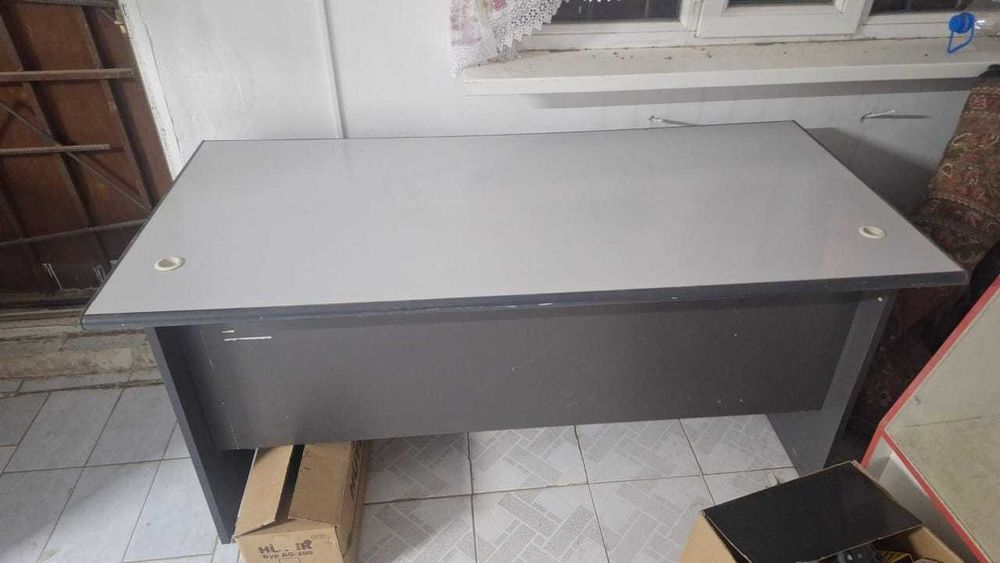 Продам Компьютерный стол в хорошем состоянии