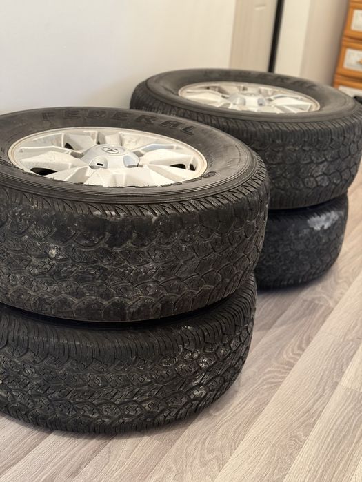 Продам всесезонную резину