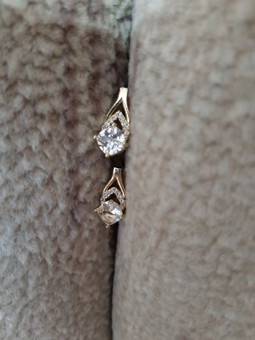 Продам серьги бижутерия.