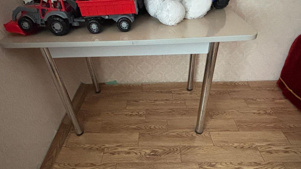 Продам кухонный стол