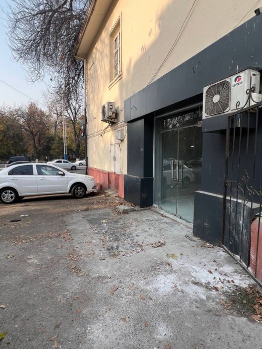 Бадамзар нежилое помещение первая линия 34 кв.м хороший ремонт срочно