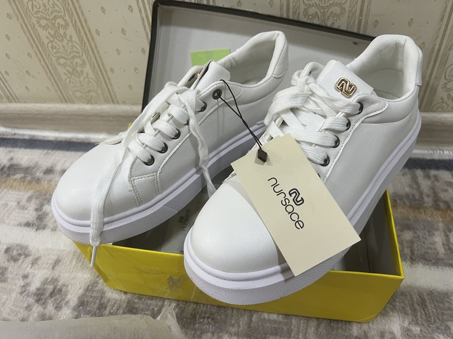 Кроссы белые Нурсачи