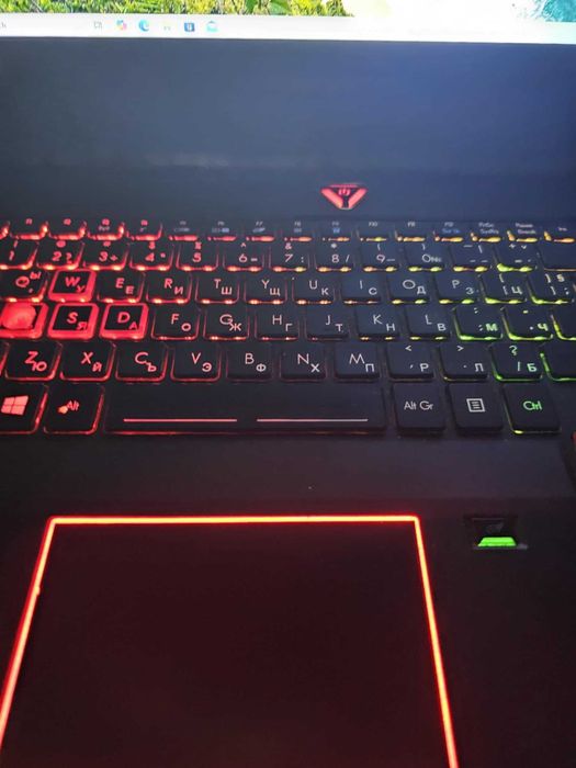 Predator  17.3 / 75hz /  gtx 980 8gb