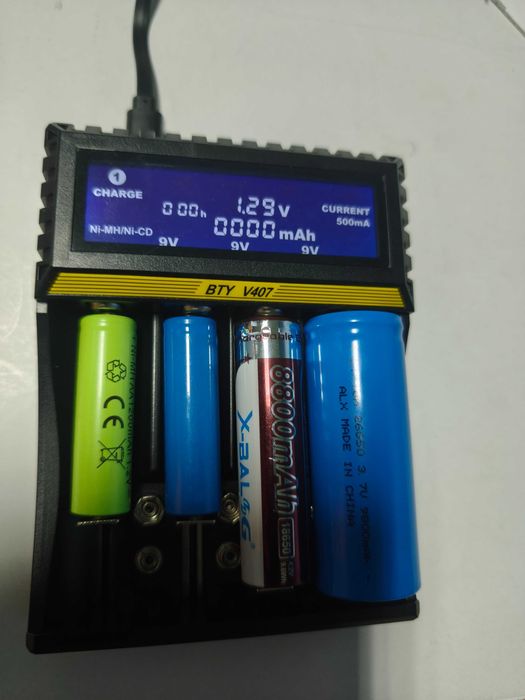 Incarcator digital inteligent de Li-ion, NI-MH, NI-CD