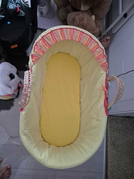 Pătuț bebe cu posibilitate de leganare, lenjerie inclusă plus saltea