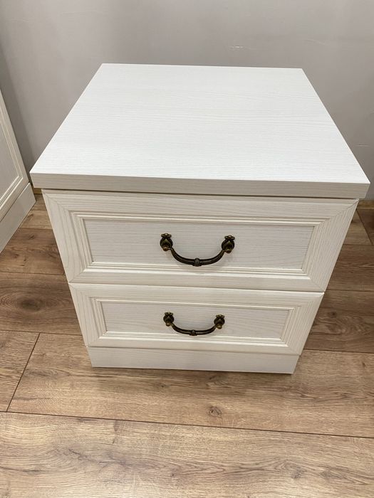 Продается прикроватная тумбочка