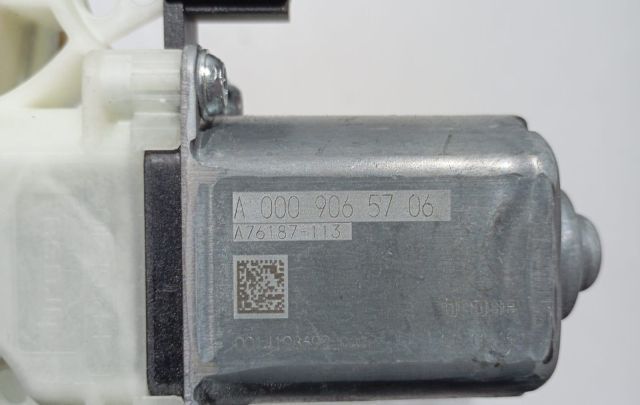 Motoras macara dreapta fata A0009065706 Mercedes-Benz A-Class W177/V1