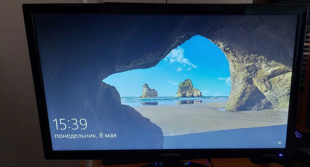 Монитор Samsung S22D300NY