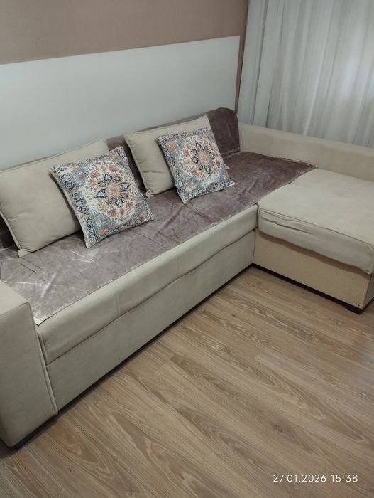 Продаю диван уголок.