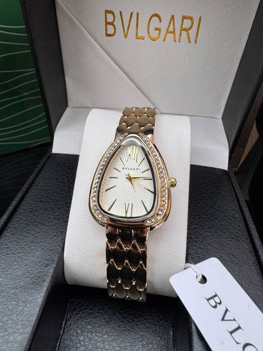 Женские часы Bvlgari, в подарочном каропке, на 8 марта