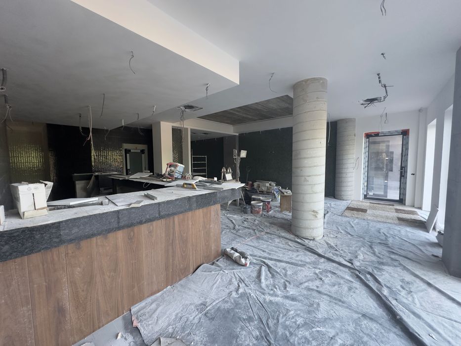 De inchiriat doua spatii comerciale in Suceava str Traian Vuia 224mp si 327mp