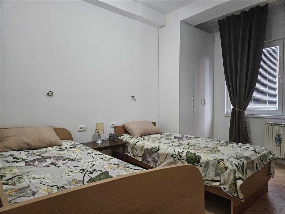 Дава се под наем Тристаен апартамент в Пловдив, Старият град - 96 кв.м за 357 € - Снимка #1