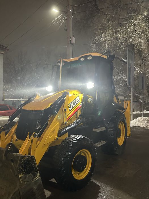 Экскаватор -Погрузчик триводном  3/1