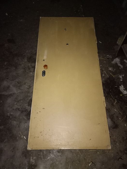 Продам железную дверь