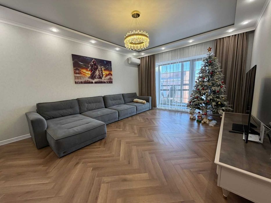 Продам трехкомнатную квартиру в центре